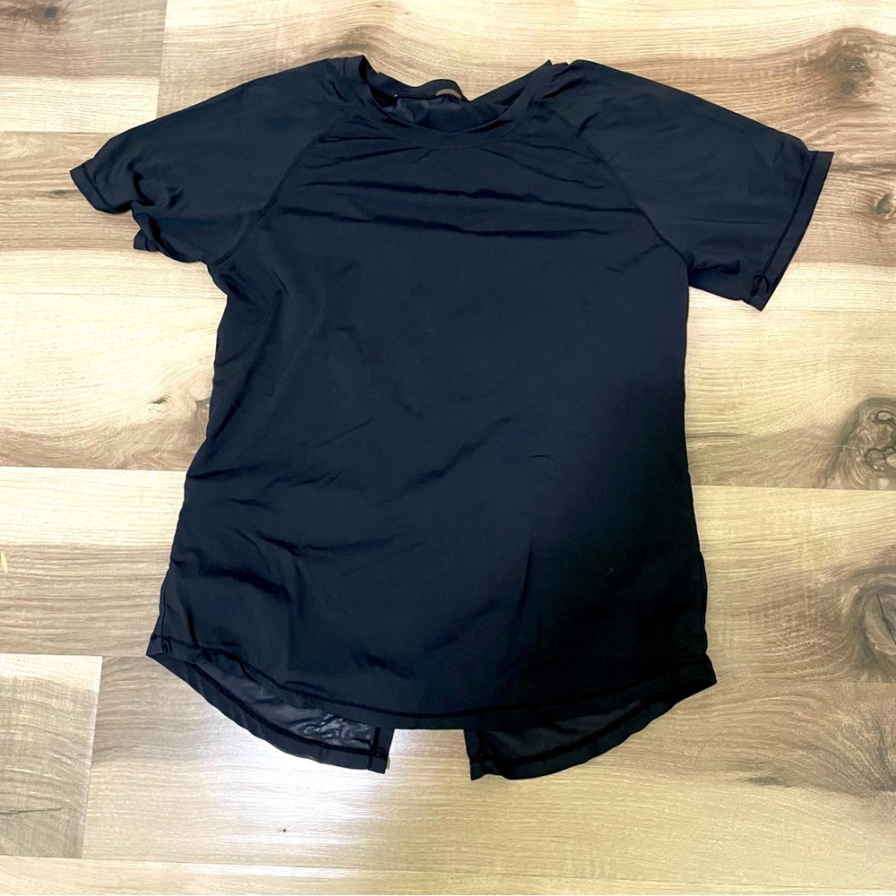 Savvi workout tee with a fun and flirty back size S